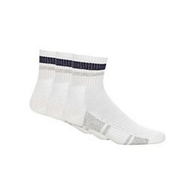 Pack of three white quarter length sport socks